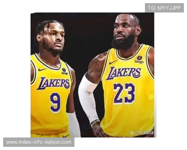 热火团队组合在防守端完成多次阻断